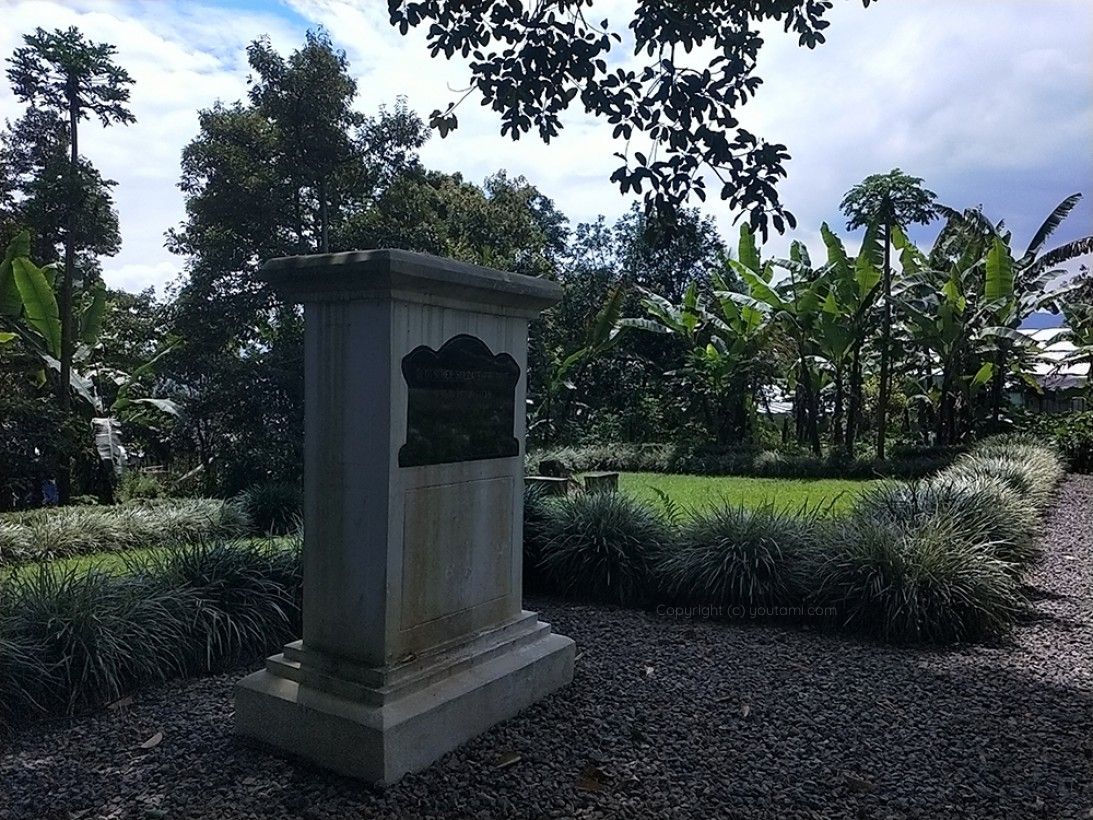 Makam Jerman Arca Domas